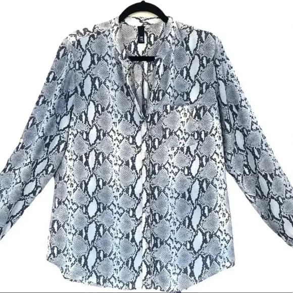 Kut From The Kloth Women’s Snake Print Sinclair Gray White Blouse Size XL - Picture 1 of 14